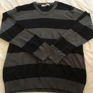Old navy men’s sweater size Large